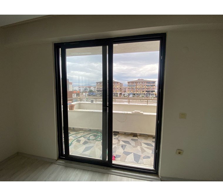 ALTIN EMLAKTAN GÖMEÇ E87 KARAYOLU ÜZERİNDE SATILIK 2+1 DAİRE