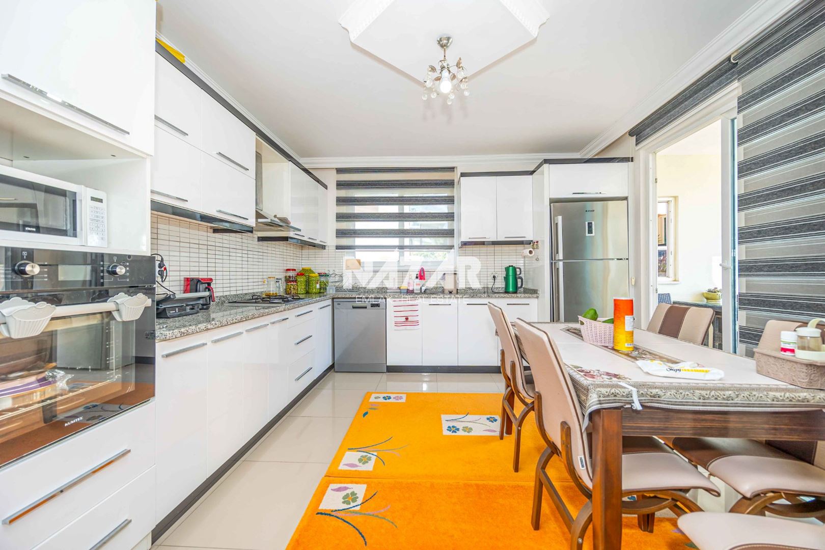 Alanya Oba’da Satılık 3+1 Eşyalı Geniş Daire – 180 m2