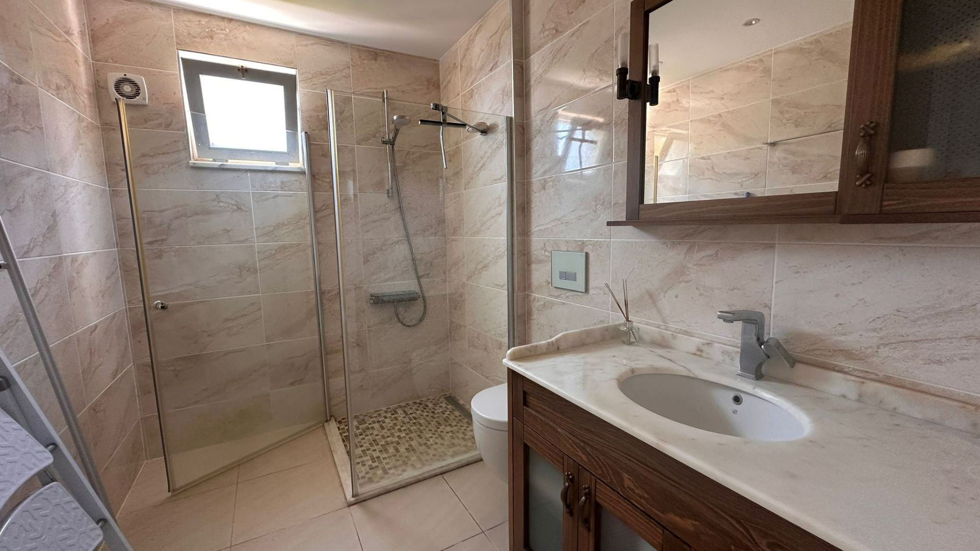ALANYA DEMİRTAŞTA DENİZ MANZARALI FULL EŞYALI 3+1 SATILIK DAİRE