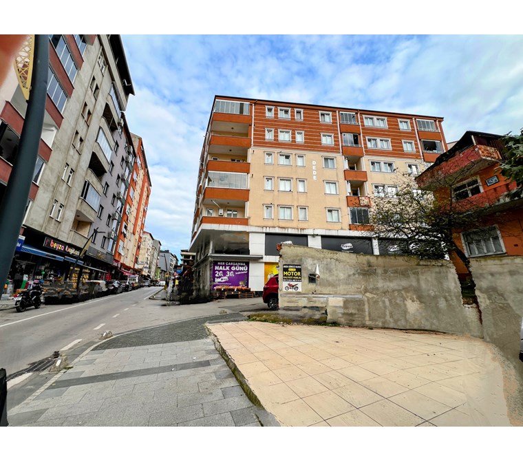 ARSİN MERKEZDE 3+1 CADDE ÜZERİNDE DAİRE