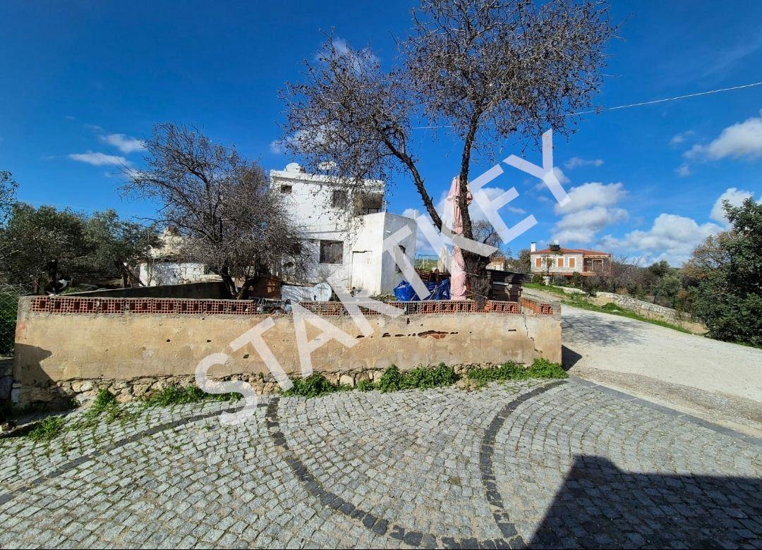 Datça Reşadiye'de Satılık 2 Katlı 2 Daireden Oluşan Deniz Manzaralı Köy Evi