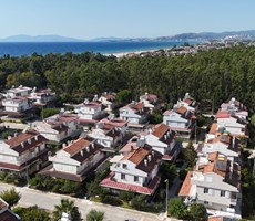 SEVGİ PLAJINDA SİTE İÇİNDE MÜSTAKİL 4+1 TRİPLEX SATILIK VİLLA
