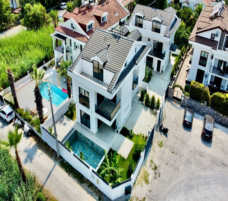 Fethiye Akarca’da Satılık Özel Havuzlu 6+1 Ultra Lüks Villa – Merkezi Konum, Yüksek Yaşam Konforu