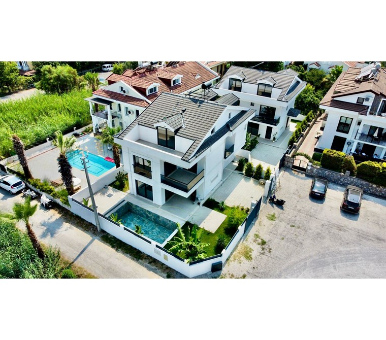 Fethiye Akarca’da Satılık Özel Havuzlu 6+1 Ultra Lüks Villa – Merkezi Konum, Yüksek Yaşam Konforu
