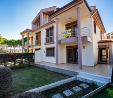 Urla çeşmealtı satılık villa site içerisinde 5+1 tripleks villa