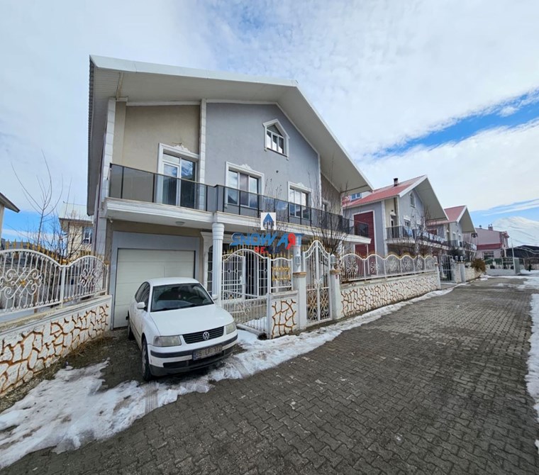 SNOW ART RE.OS GYMDEN DADAŞKENTTE SATILIK LÜX VİLLA