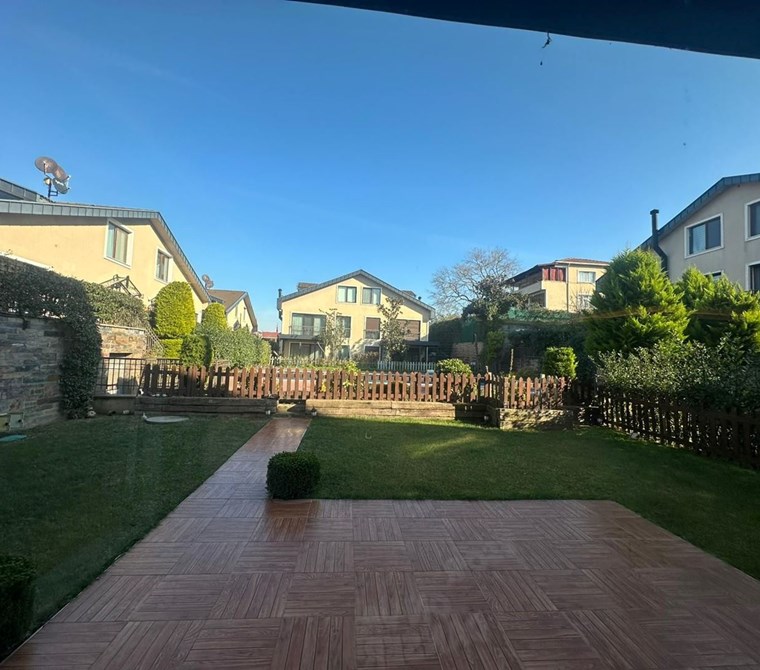 Uskumruköy Site İçinde 6+1 Eşyalı Prestij Villa