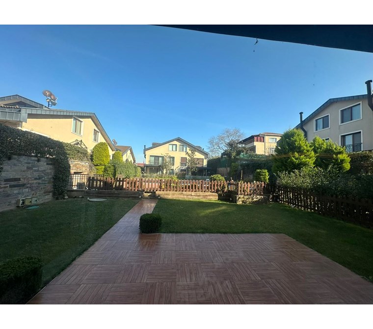 Uskumruköy Site İçinde 6+1 Eşyalı Prestij Villa