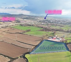 AKDAMAR-Barsama Mah. Çiftlik Yapımına Uygun Satılık Fırsat Tarla