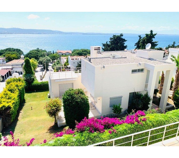 İzmir Çeşme Deniz Manzaralı Muhteşem Konumda Satılık Villa