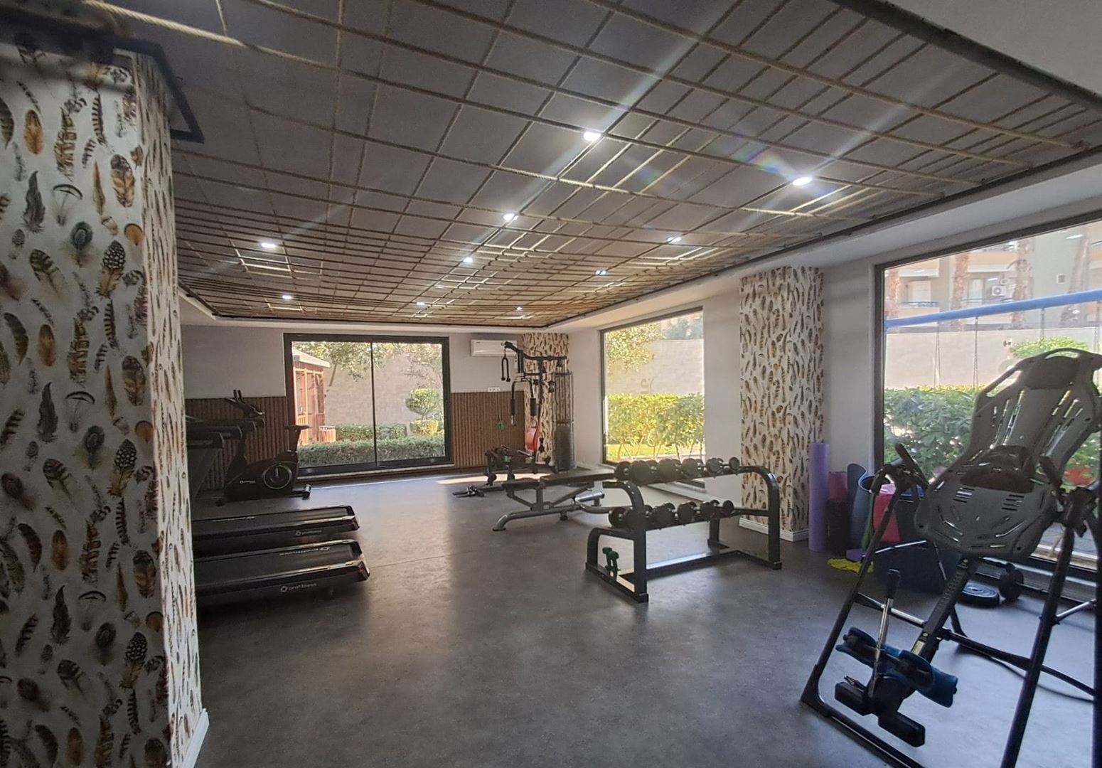 ALANYA GÜLLERPINARINDA LÜKS RESİDANCETA DENİZE 500 M 2+1 SATILIK DAİRE