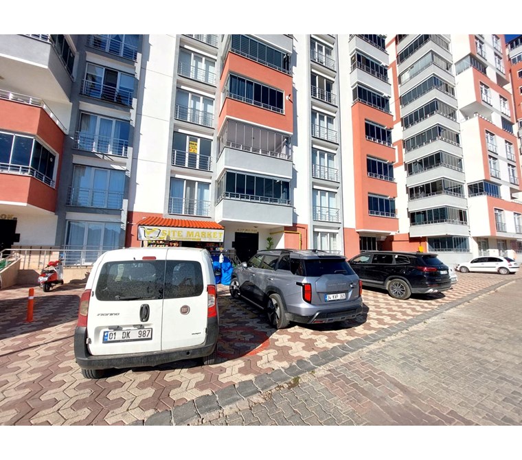 VADİ EMLAK'TAN KARACA HOME SİTESİNDE KİRALIK 3+1 BAKIMLI DAİRE