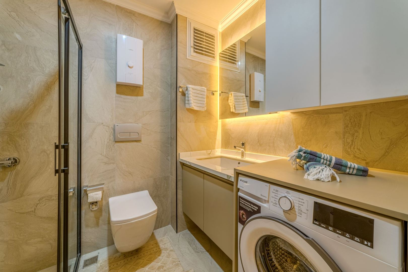 ALANYA GÜLLERPINARI’NDA MERKEZİ KONUMDA ULTRA LÜKS EŞYALI 2+1 SATILIK DAİRE · 11 · Fotoğraflar