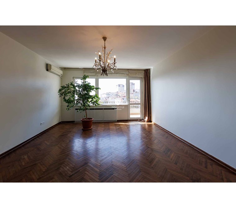 Bosphorus-View Balcony Apartment on Avukat Süreyya Ağaoğlu Street, Teşvikiye