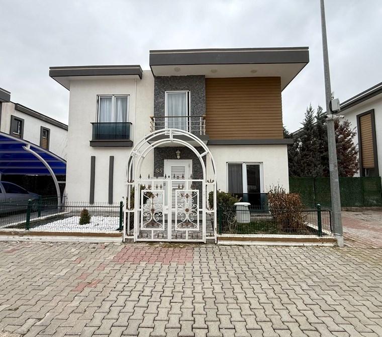 EMLAK 72'DEN ROYAL VİLLALARINDA ACİL SATILIK 4+1 VİLLA