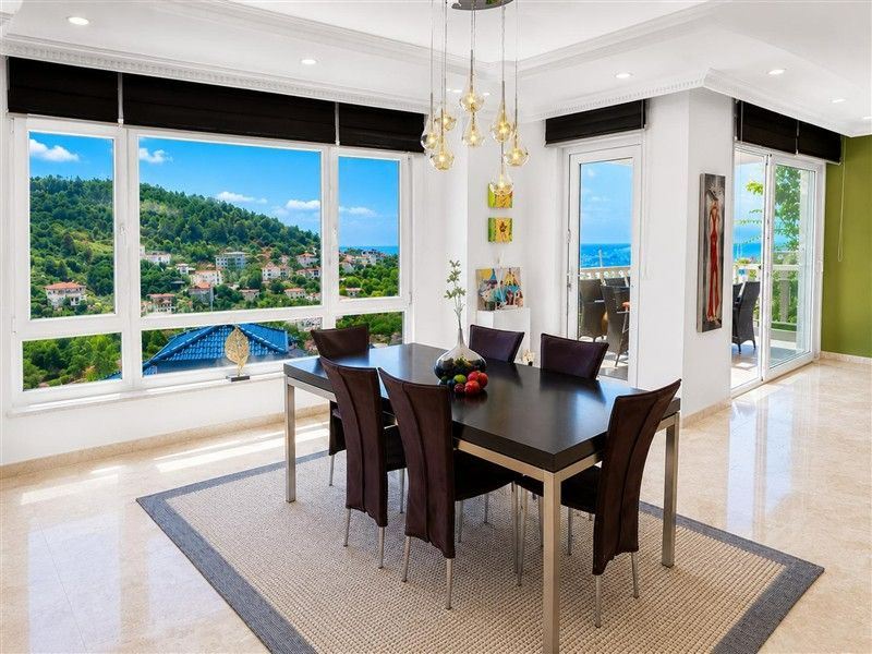 ALANYA TEPE’DE MUHTEŞEM ŞEHİR VE DENİZ MANZARALI ÖZEL HAVUZLU 4+2 VİLLA