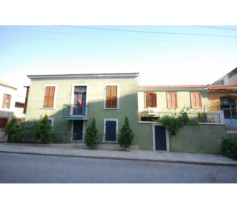 Well-maintained historic mansion/stone house for sale in Küçükyalı Bridge area, 5+2 rooms.
