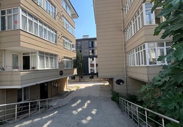 ALTIN EMLAKTAN 100.YILDA SATILIK 1.KAT 1+1 EŞYALI DAİRE