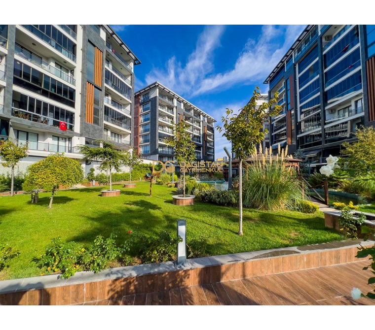 BEYLİKDÜZÜ MARİNA'YA YAKIN ROSE GARDEN'DA SATILIK 4+1 DAİRE