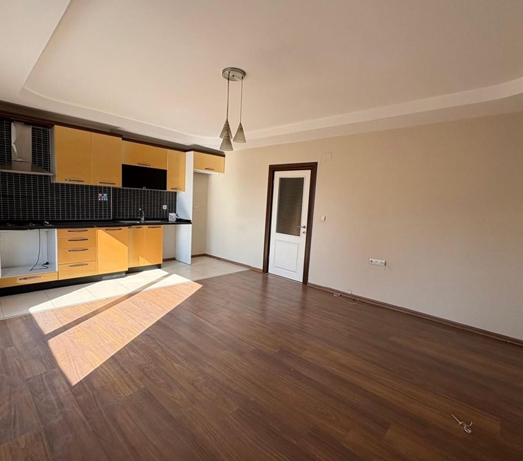 HAN EMLAK'TAN ÜNİVERSİTE CADDESİN DE SİTE İÇİ 2+1 SATILIK DAİRE