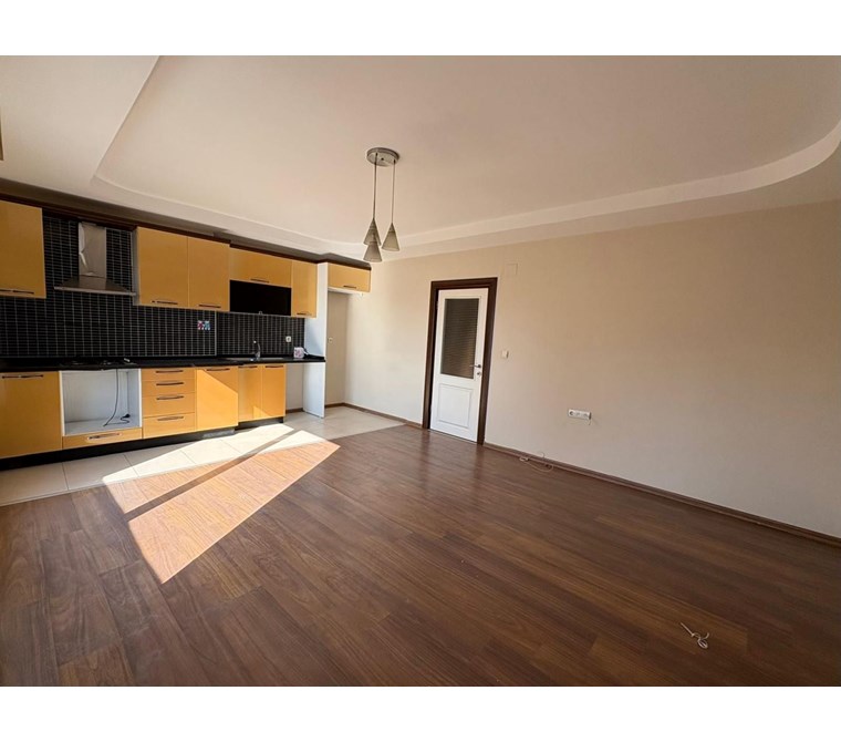 HAN EMLAK'TAN ÜNİVERSİTE CADDESİN DE SİTE İÇİ 2+1 SATILIK DAİRE