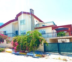 Zeytinlik harika lokasyonda dağ ve deniz manzaralı SATILIK VİLLA