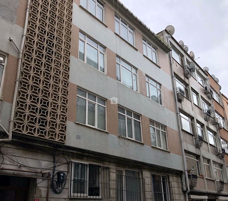 BEŞİKTAŞ'TA MERKEZİ KONUMDA 1+1 SATILIK DAİRE