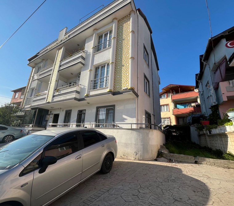 DERİNCE ESENTEPE'DE SATILIK 2+1 ARAKAT DAİRE
