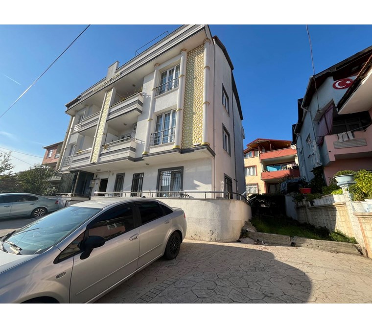 DERİNCE ESENTEPE'DE SATILIK 2+1 ARAKAT DAİRE