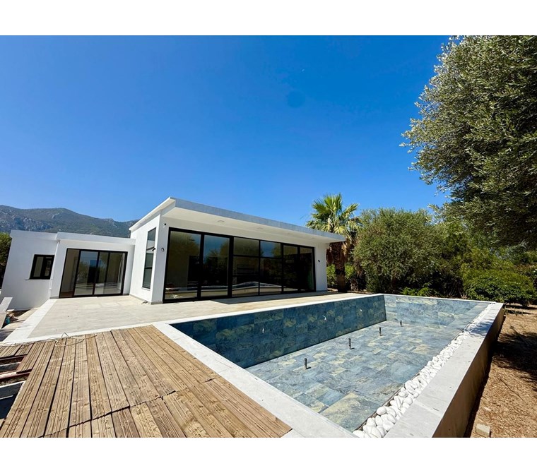 Ozanköy’de Doğayla İç İçe, Tamamen Private Satılık Lüks Villa!