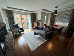 Caddebostan Sahil Plaj Yolunca Köşe Binada Balkonlu