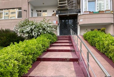 BEYLİKDÜZÜ BARIŞ MAHALLESİNDE ÇOK MERKEZİ VE FERAH 3+1 DAİRE