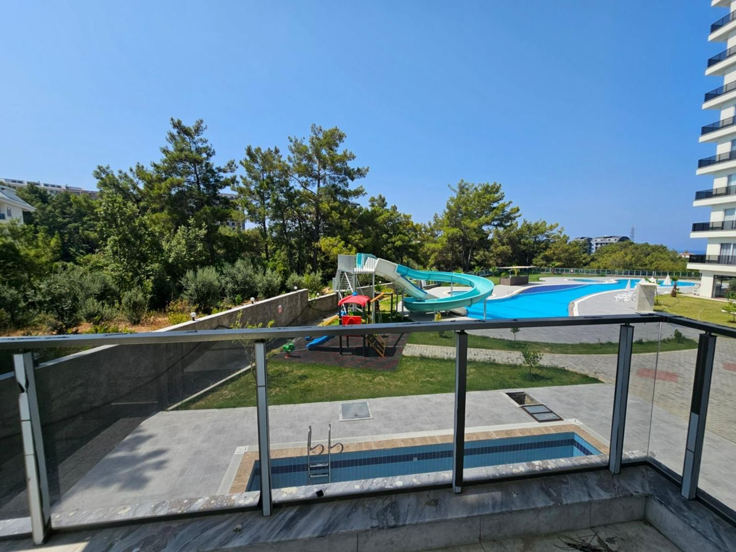 ALANYA AVSALLARDA HAVUZ MANZARALI LÜKS KOMPLEKSTE 1+1 SATILIK DAİRE · 21 · Fotoğraflar