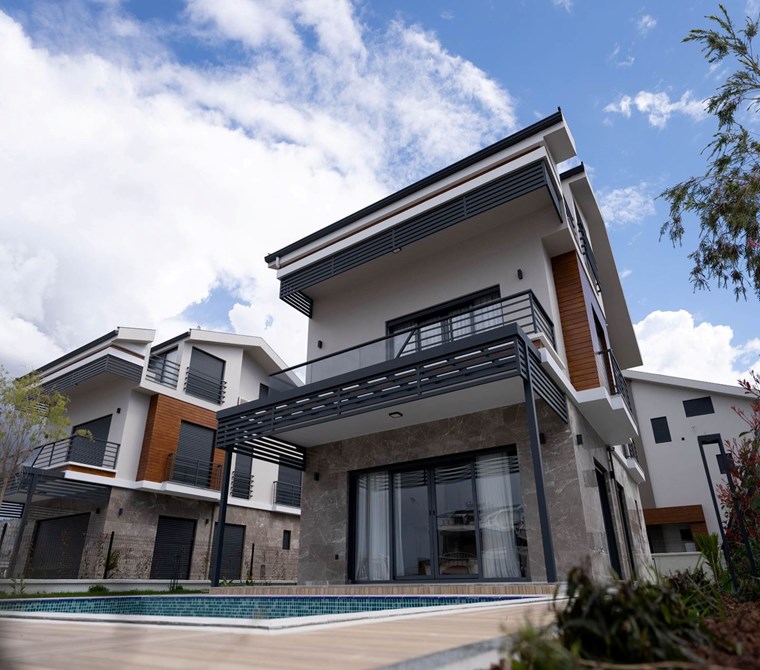Fethiye Kargı’da Özel Yüzme Havuzlu 4+1 Lüks Villa – Sahile Yakın, Modern Tasarım