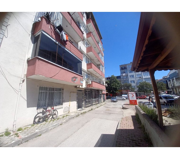 Gölcük Merkezde 110M² Bakımlı & Geniş 3+1 Arakat Daire