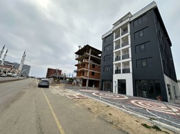 TEKİRDAĞ YENİ B.ŞEHİR BELEDİYE YANINDA CADDE ÜZERİNDE KİRALIK OFİS