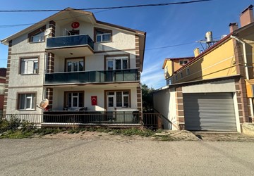 Bolu YENİÇAĞA Merkez de 4 Daireden Oluşan Satılık Müstakil Bina