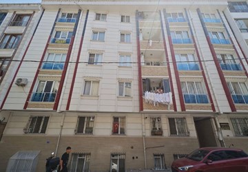ESENYURT YENİKENT MAHALLESİNDE SATILIK 3+1 120 M2 ARAKAT DAİRE