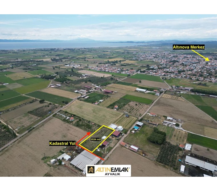 AYVALIK ALTINOVADA SATILIK ELEKTRİK VE SUYU OLAN 3534 M² BAĞ NİTELİĞİNDE ARAZİ