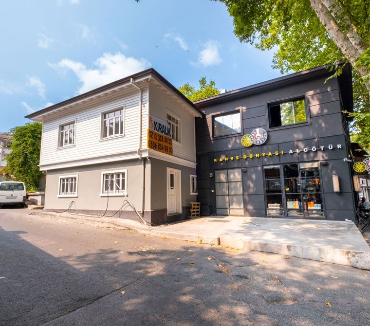 YENİKÖY'DE CADDE ÜZERİ BAHÇELİ SATILIK OFİS