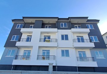 ÜNİVERSİTE BÖLGESİNDE 1+1 EŞYALI BALKONLU ARAKAT DAİRE