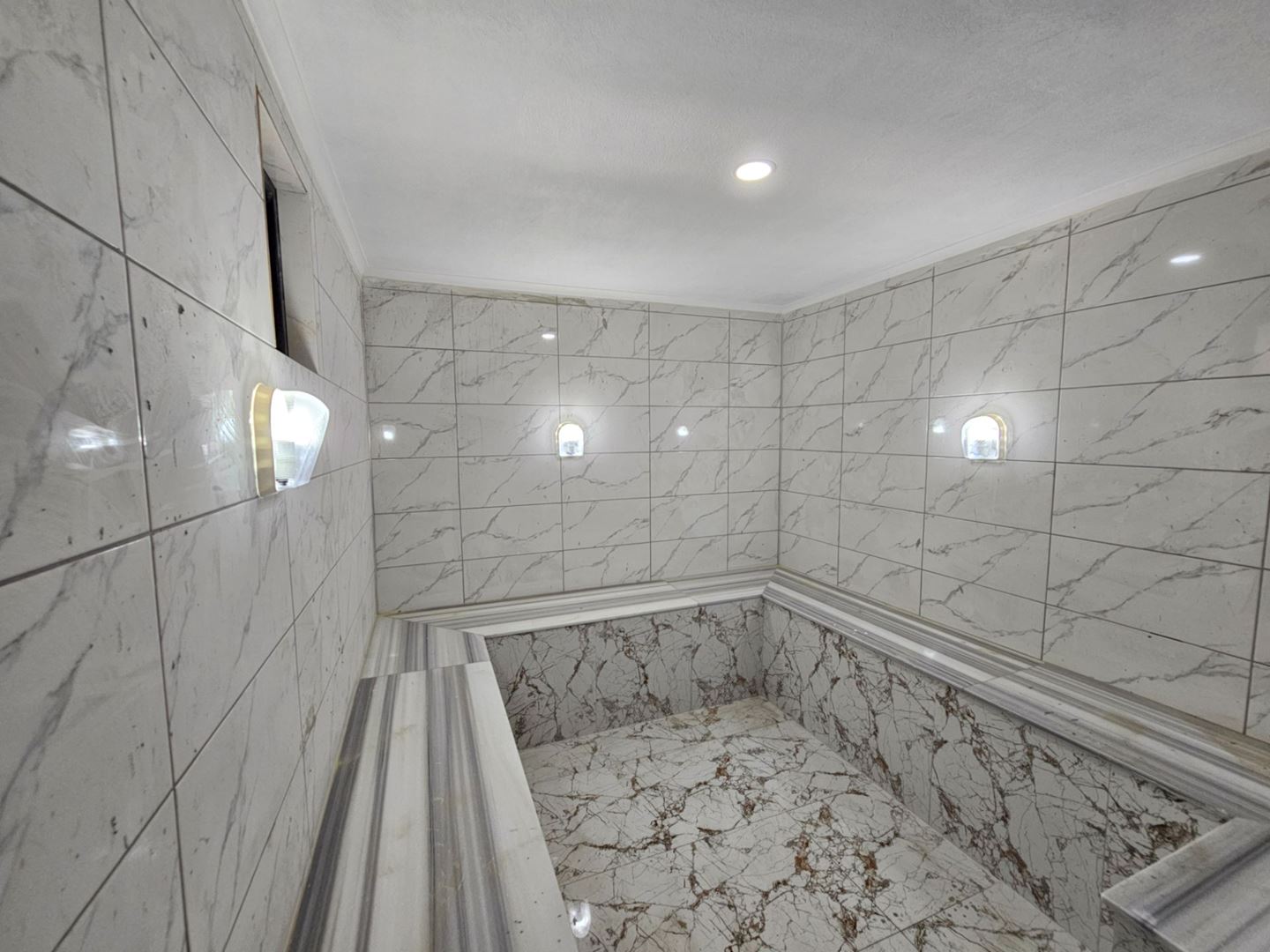 ALANYA AVSALLARDA HAVUZ MANZARALI LÜKS KOMPLEKSTE 1+1 SATILIK DAİRE · 15 · Fotoğraflar