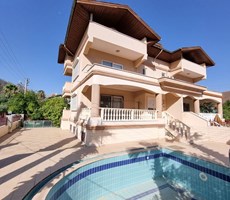 MÜJGAN EMLAKTAN MARMARİS İÇMELER MERKEZDE EŞYALI 4 KATLI VİLLA