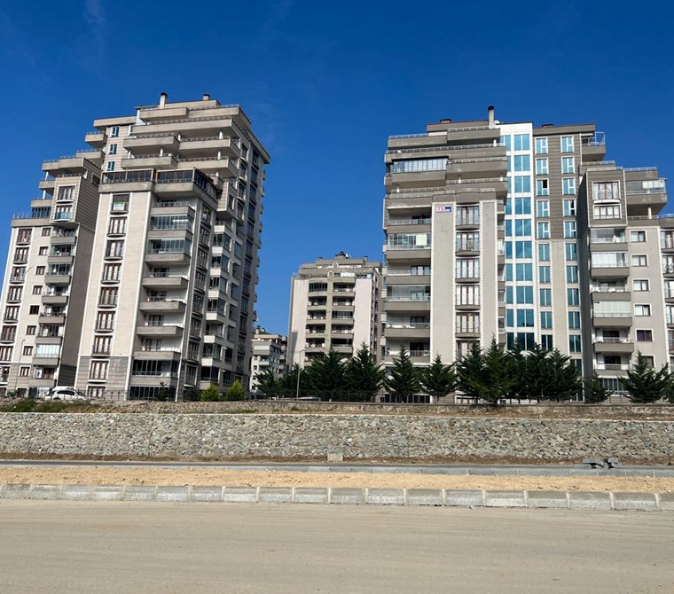 TRABZON ÇUKURÇAYIR 1001 PIRLANTA SİTESİ 3+1 İÇİ YAPILI 170M2