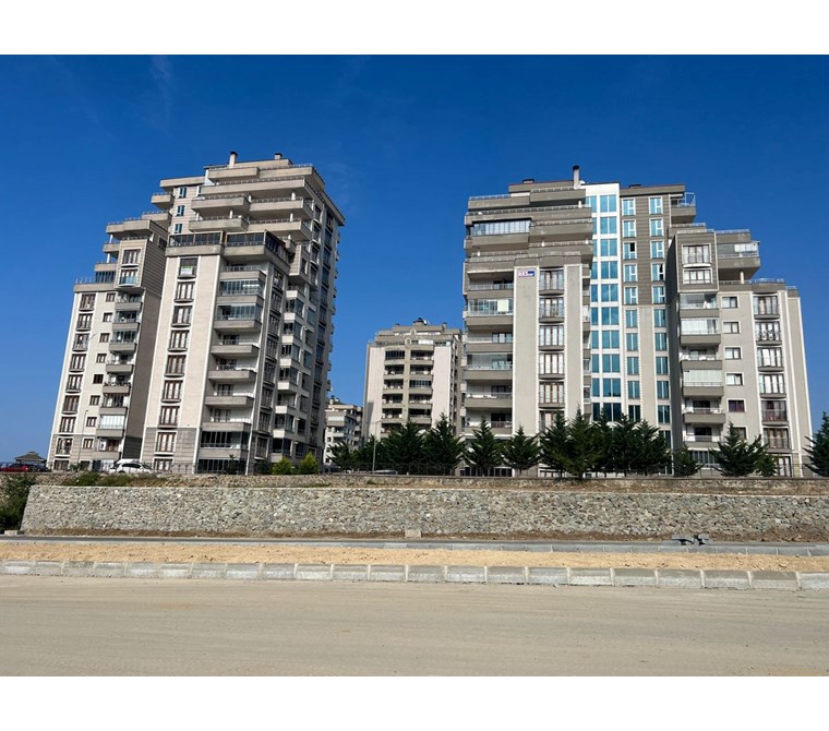 TRABZON ÇUKURÇAYIR 1001 PIRLANTA SİTESİ 3+1 İÇİ YAPILI 170M2