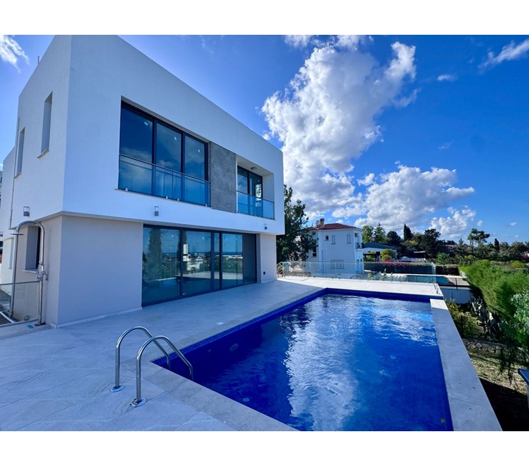 🏡 Girne Çatalköy’de Satılık Modern Triplex Villalar 🌊 Deniz & ⛰ Dağ Manzaralı | Türk Tapulu |