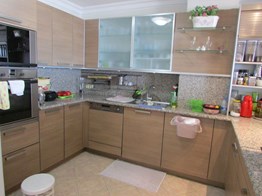HAKİMEVLERİN DE CADDE VE DENİZ CEPHELİ OTOPARKLI ASANSÖRLÜ