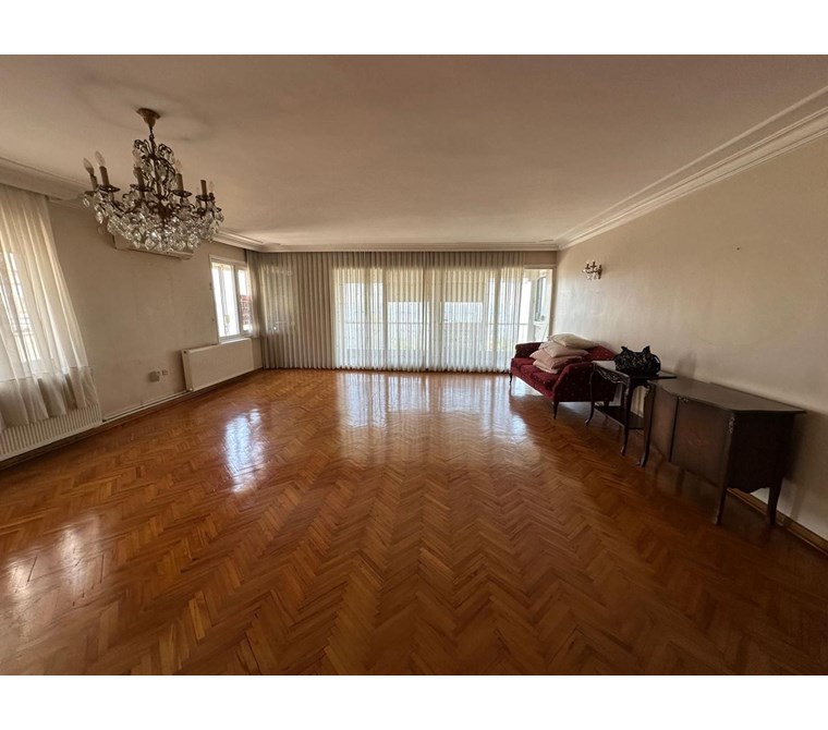 Göztepe'de Çift Cepheli Asansörlü Deniz Manzaralı Otoparklı Kiralık Yalı Dairesi