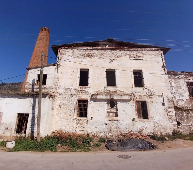 Bayındır Merkezde Satılık Tarihi Zeytinyağı ve Çırçır Fabrikası