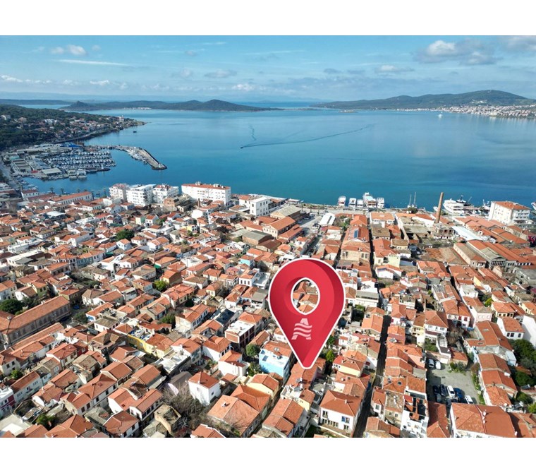 ALTIN EMLAKTAN AYVALIK MERKEZDE SATILIK 3+1 BAHÇELİ MÜSTAKİL EV